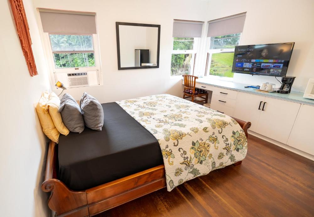 Queen Room with Garden View interior